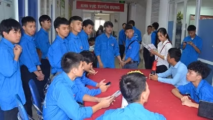 “Nóng” thị trường lao động cuối năm