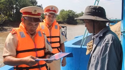 Gỡ “điểm nghẽn” giao thông thủy vùng ĐBSCL: Sớm khơi thông để đất “chín rồng” cất cánh