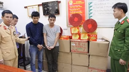 Những cung đường vận chuyển pháo lậu