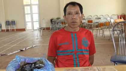 Đối tượng buôn ma túy bị “đánh úp” giữa đồng
