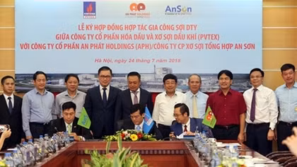 Ký kết hợp đồng hợp tác gia công sợi DTY của NMXS Đình Vũ