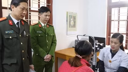 Chương trình “Xuân yêu thương, Tết sẻ chia” và đợt mổ mắt miễn phí cho người nghèo
