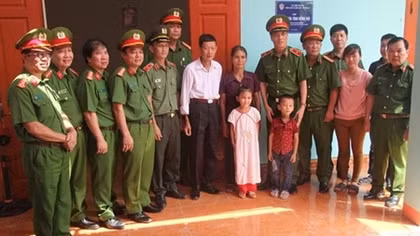 Bàn giao nhà Nghĩa tình đồng đội tại Bắc Kạn