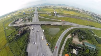 Kiểm tra, xử lý nghiêm hành vi đi ngược chiều trên cao tốc Nội Bài - Bắc Ninh