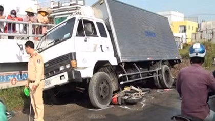 Xe tải tuột dốc, bé trai 6 tuổi tử vong tại chỗ