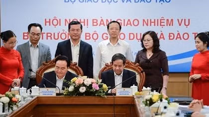 Bàn giao nhiệm vụ Bộ trưởng Bộ Giáo dục và Đào tạo