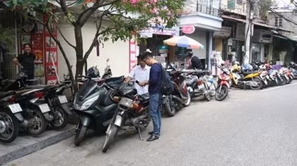 Người dân cần những bãi trông giữ xe hợp pháp