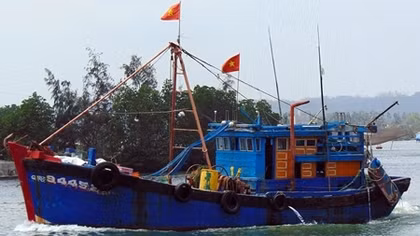 Vượt qua khó khăn, góp sức bảo vệ biển đảo quê hương