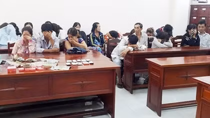 2 chị em cầm đầu sòng bạc... "toàn nữ"
