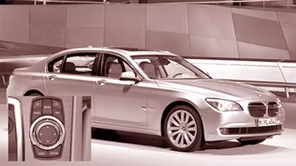 Lái xe… một tay