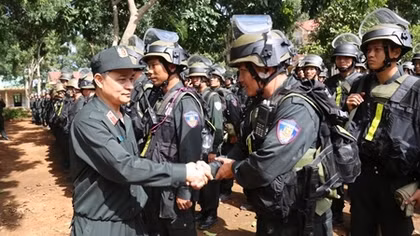 Ghi ở Trung đoàn Cảnh sát cơ động hai lần được phong Anh hùng