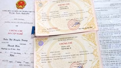 Chỉ sử dụng mẫu chứng chỉ ngoại ngữ do Bộ Giáo dục và Đào tạo ban hành