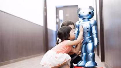 Robot giữ trẻ