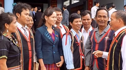 Tuyên dương nhân sỹ trí thức, doanh nghiệp tiêu biểu dân tộc thiểu số