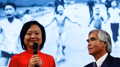 Tranh cãi gay gắt vì facebook xóa hình ảnh “Em bé Napalm” nổi tiếng