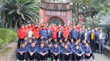 Đội tuyển Quốc gia và Đội tuyển U22 dâng hương các Vua Hùng