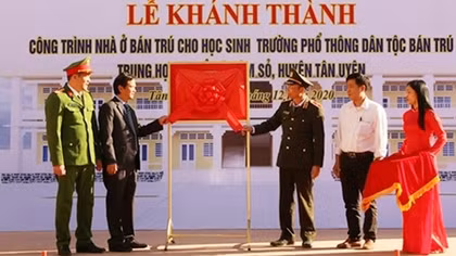 Bàn giao nhà ở cho học sinh trường phổ thông dân tộc bán trú THCS xã Nậm Sỏ