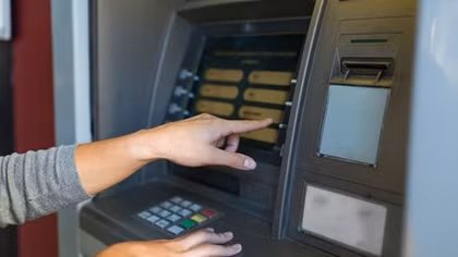 Cảnh báo về chiêu cướp tiền máy ATM của tin tặc