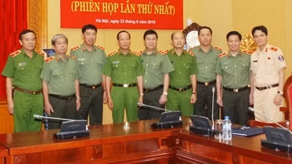 Khẩn trương hoàn thiện Nghị quyết về chiến lược xây dựng văn bản quy phạm pháp luật về ANTT