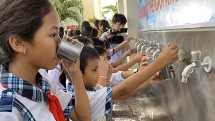 “Thật vui khi em đã được uống nước sạch…!”