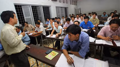 Tạm ngưng thi tuyển công chức vì “rò rỉ” đề thi