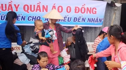 Quầy quần áo 0 đồng của thanh niên Sóc Trăng