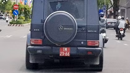 “Xế khủng” trị giá nhiều tỷ đồng mang biển đỏ giả (?)