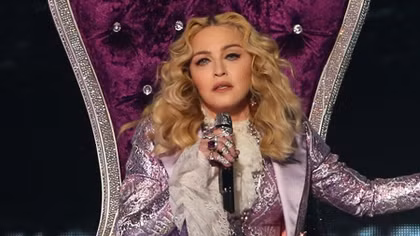 Madonna với buổi biểu diễn cấm sử dụng các thiết bị số