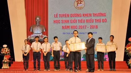Hà Nội tuyên dương, khen thưởng hơn 800 học sinh giỏi xuất sắc, tiêu biểu
