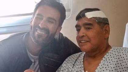 Maradona suýt chết vì tụ máu não