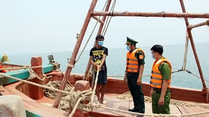Căng mình chống dịch trên biên giới Tây Nam