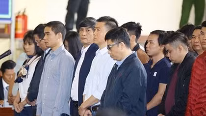 Vì sao các con bạc lao vào trò “đỏ-đen” như thiêu thân?