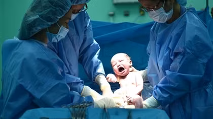 Suýt chết vì "sinh tự nhiên" theo mạng xã hội!