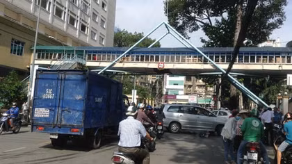 Cầu bộ hành bạc tỷ còn ít tác dụng?