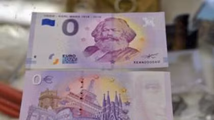 Tiền lưu niệm in hình Karl Marx được tiêu thụ mạnh