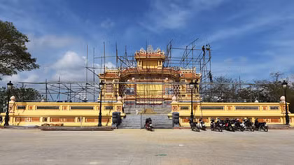 Yêu cầu điều chỉnh hoa văn, màu sắc Bia Quốc học đúng với nguyên bản