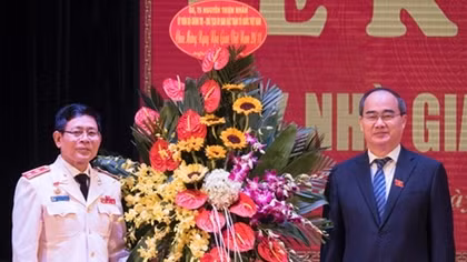 Đồng chí Nguyễn Thiện Nhân chúc mừng Học viện ANND