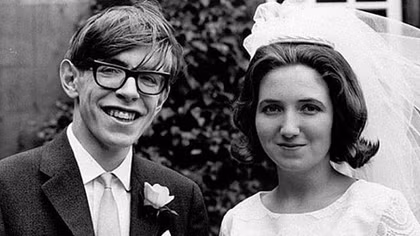 Stephen Hawking: Sự nghiệp chói sáng và cuộc hôn nhân không đẹp như phim