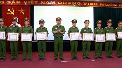 Sơ kết giao ước thi đua giữa Công an quận Hoàng Mai và Công an quận 10