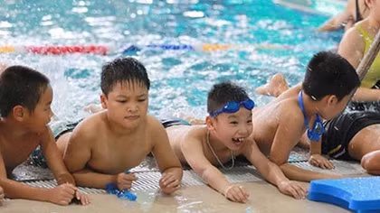 Dạy bơi miễn phí cho 200 trẻ có hoàn cảnh khó khăn