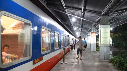 Thời gian đi tàu nhanh Vinh-Hà Nội được rút ngắn còn 5 tiếng rưỡi