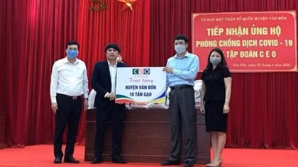 Tập đoàn CEO trao tặng 10 tấn gạo cho huyện Vân Đồn