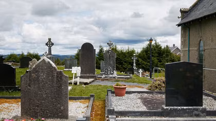 Kỳ bí huyệt mộ chữa bệnh tại Bắc Ireland