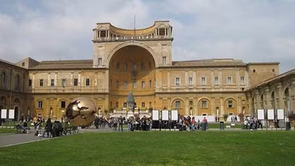 Các công trình của Vatican được “khoác áo” làm từ sữa bò