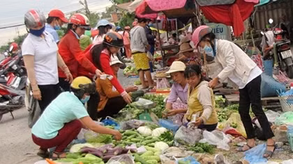 Lấy ý kiến tăng lương tối thiểu vùng: Cả công nhân, doanh nghiệp cùng tâm tư