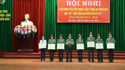 Đại học Kỹ thuật-Hậu cần CAND tuyên dương các điển hình tiên tiến 