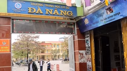 Hút thuốc lá điện tử, một học sinh bị ngất 