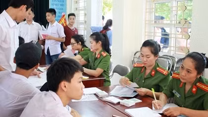 Cấp phát CMND lưu động cho học sinh