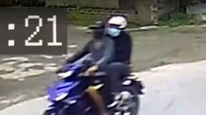 Truy tìm 2 kẻ gây ra vụ cướp táo tợn giữa giờ tan tầm
