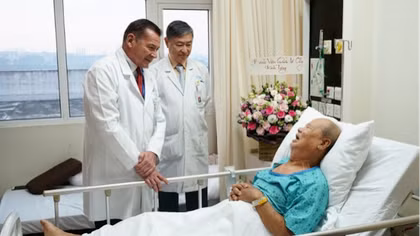 Hai cuộc "đại phẫu" cứu mạng sống cho người đàn ông 72 tuổi